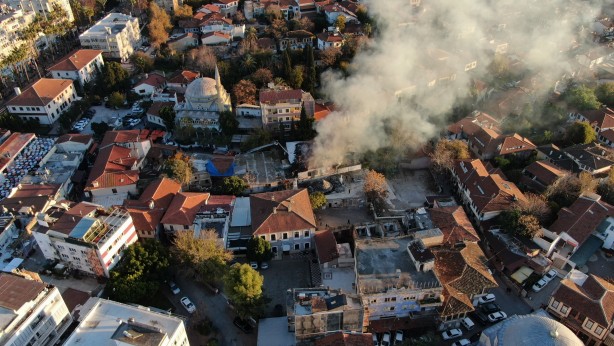 O ilimizde tarihi yapılar peş peşe yanarak kül oldu! Küle dönmüş hali bile dudak uçuklattı