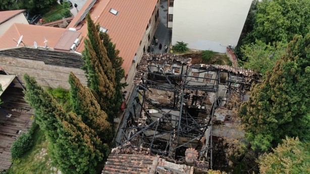 Foto - O ilimizde tarihi yapılar peş peşe yanarak kül oldu! Küle dönmüş hali bile dudak uçuklattı