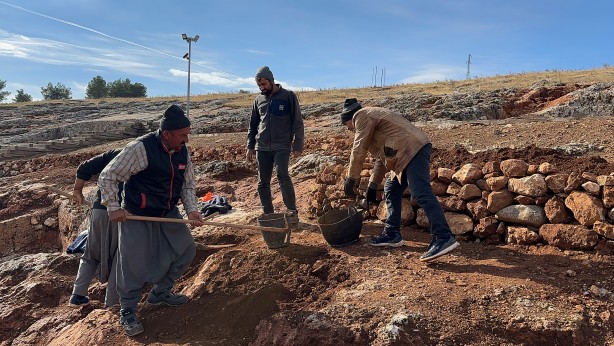 Foto - O ilimizdeki topraklardan adeta tarih akıyor! Bölgeye akın etmeye başladılar: Her yerden tarih fışkırıyor…