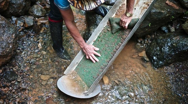 Foto - O ilimizin derelerinden altın fışkırmaya başladı! Duyan başka şehirlerden bölgeye koştu