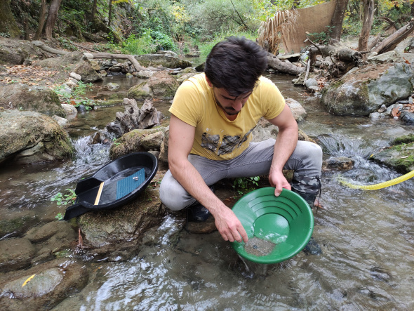 Foto - O ilimizin derelerinden altın fışkırmaya başladı! Duyan başka şehirlerden bölgeye koştu