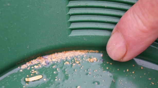 Foto - O ilimizin derelerinden altın fışkırmaya başladı! Duyan başka şehirlerden bölgeye koştu