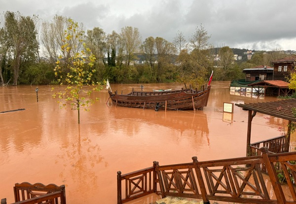 O ırmak 5 metre yükseldi