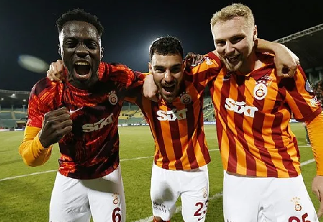 O isim çıldırttı! Yıldız oyuncuyla ilgili büyük şok! Herkes şaşkın… Alarm durumuna geçtiler…