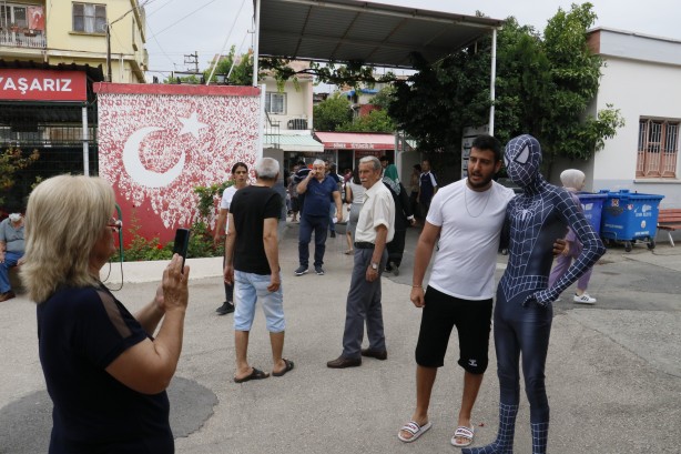 Foto - O isim oyunu kullandı! Gören herkes telefonuna sarıldı
