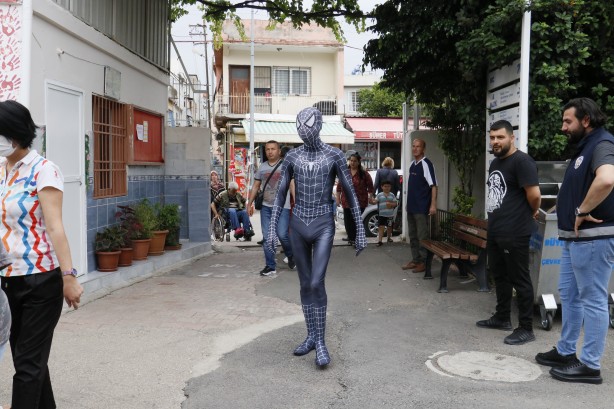 Foto - O isim oyunu kullandı! Gören herkes telefonuna sarıldı