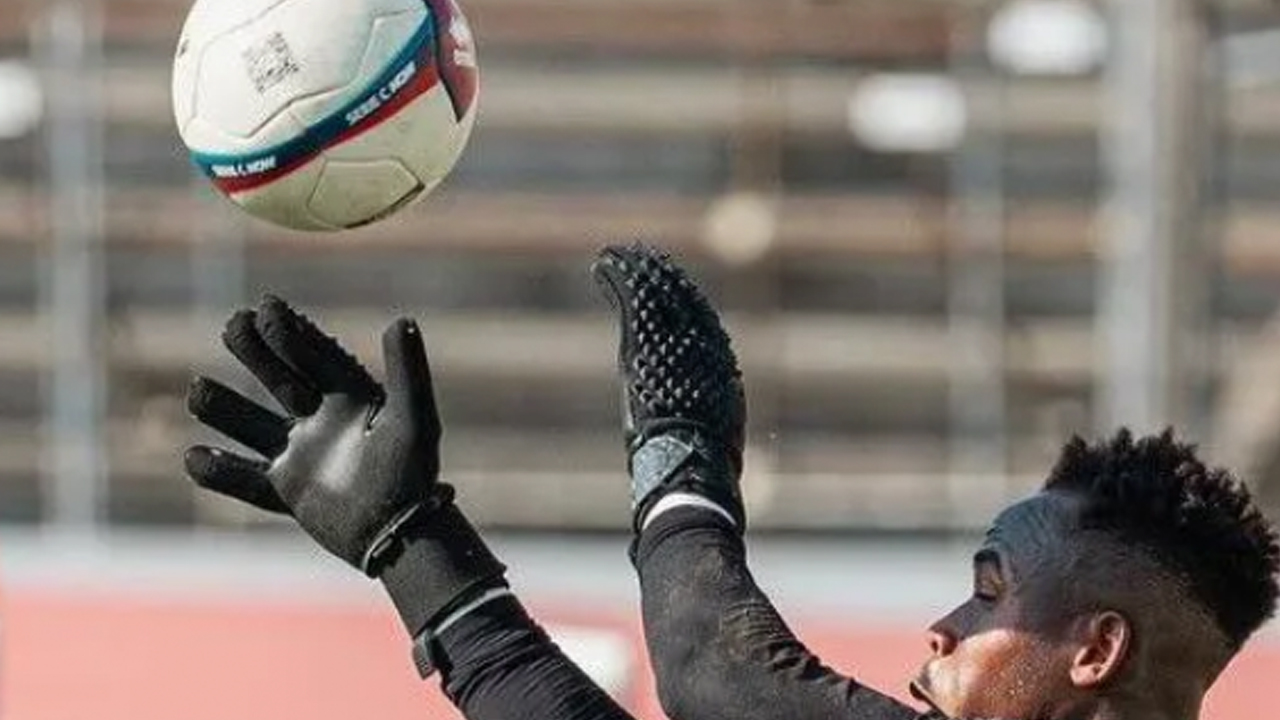 O isimden ani bir kararla vazgeçildi: Beşiktaş'ta kaleye genç kaleci... Paylaşımı yaptı bile!