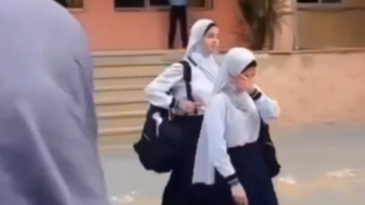 Foto - O isimden Azerbaycan’daki başörtüsü yasağına çok sert tepki: Bu bir sapık zihniyettir