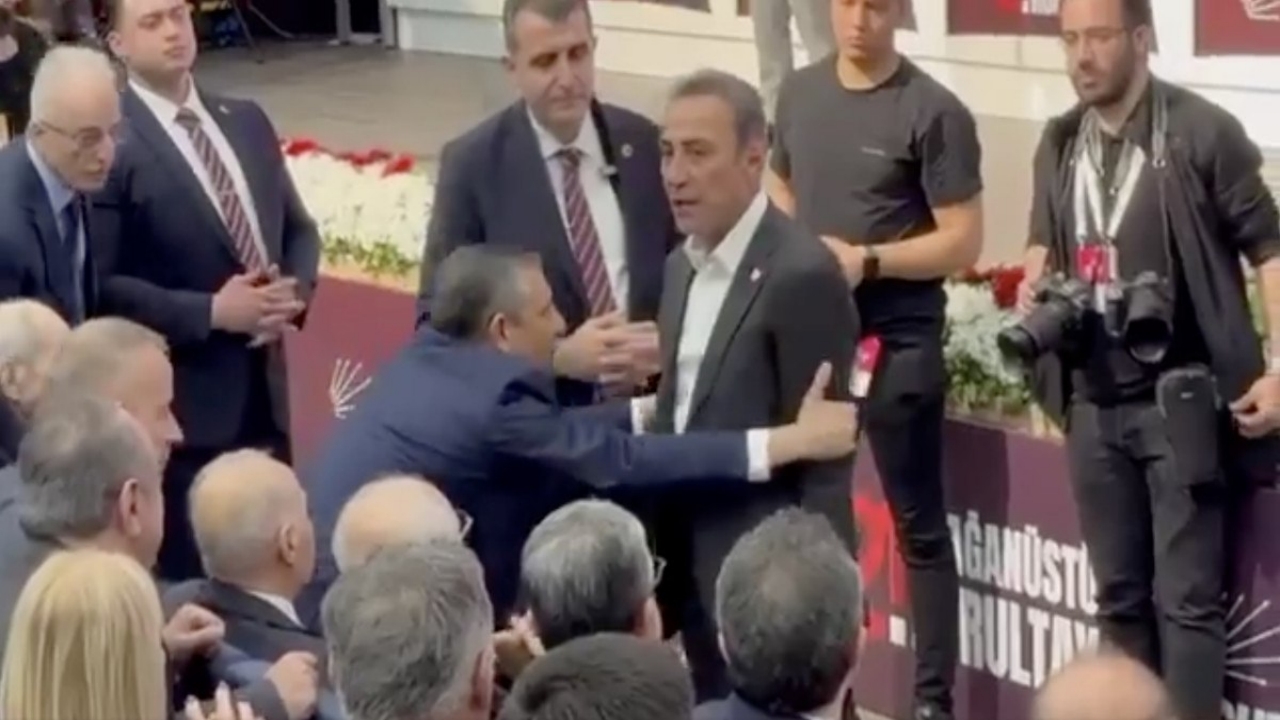 Foto - O isimden, CHP’yi karıştıracak sözler: "Ben duvarlara CHP yazarken, Özgür Özel kısa donla geziyordu"