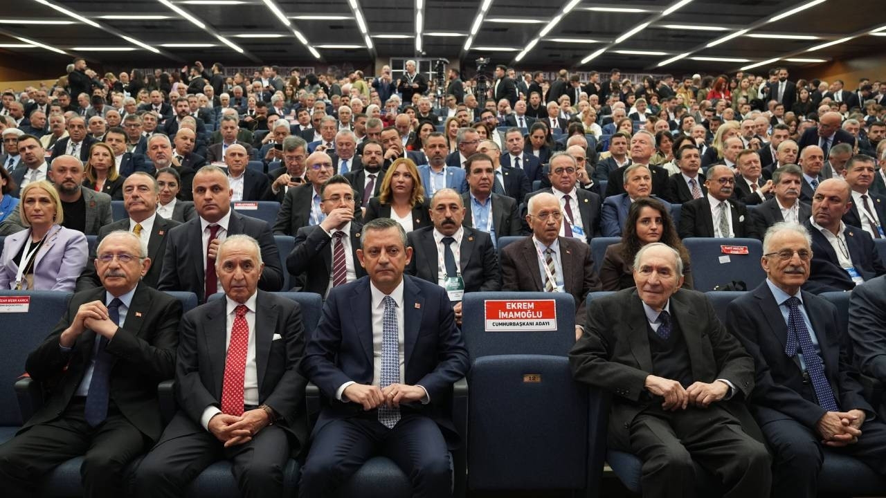 Foto - O isimden, CHP’yi karıştıracak sözler: "Ben duvarlara CHP yazarken, Özgür Özel kısa donla geziyordu"