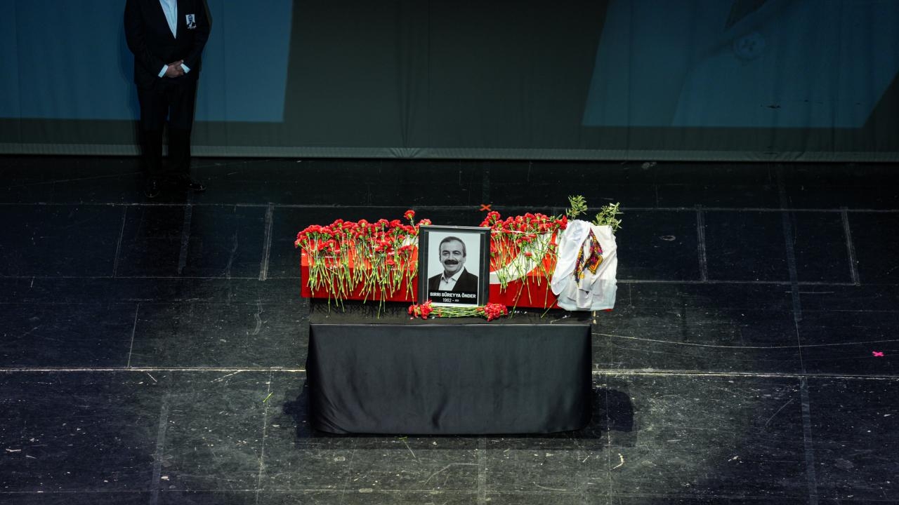 Foto - O isimden, tüm Türkiye’yi şoke eden "Sırrı Süreyya Önder" paylaşımı: Atatürk gibi asamadınız, bari rahmet okumayın 