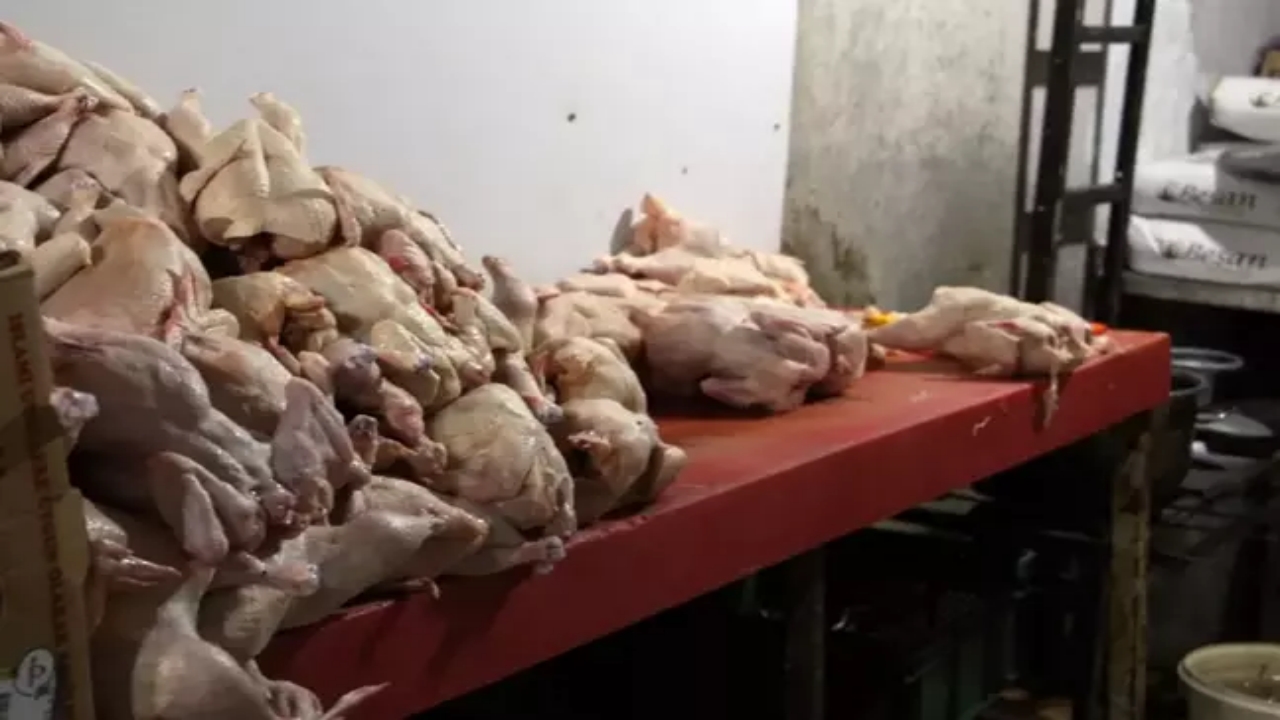 Foto - O işletmede iğrenç görüntüler! Mideniz kaldıracaksa, tıklayın da bakın