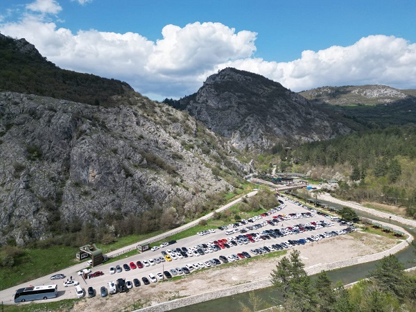 Foto - O kanyonlar ziyaretçi akınına uğradı