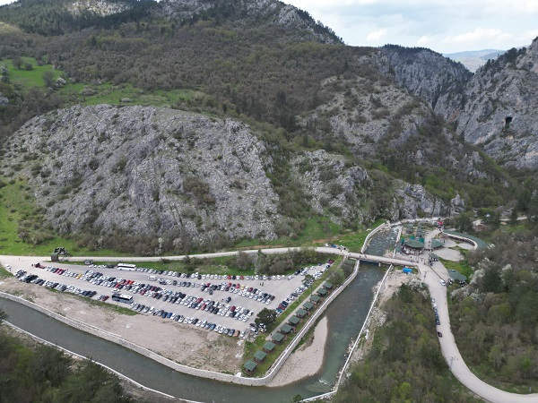 Foto - O kanyonlar ziyaretçi akınına uğradı