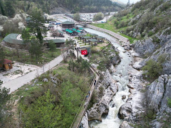 Foto - O kanyonlar ziyaretçi akınına uğradı