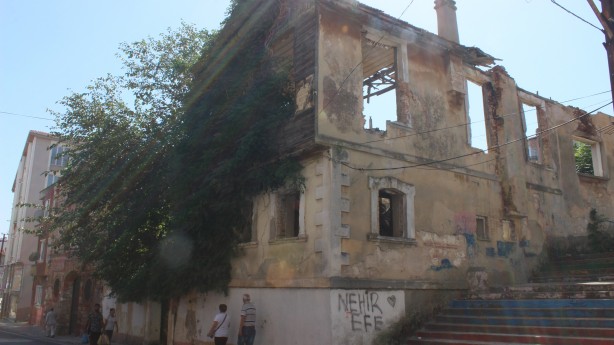 O kentimizde metruk binalar tehlike saçıyor