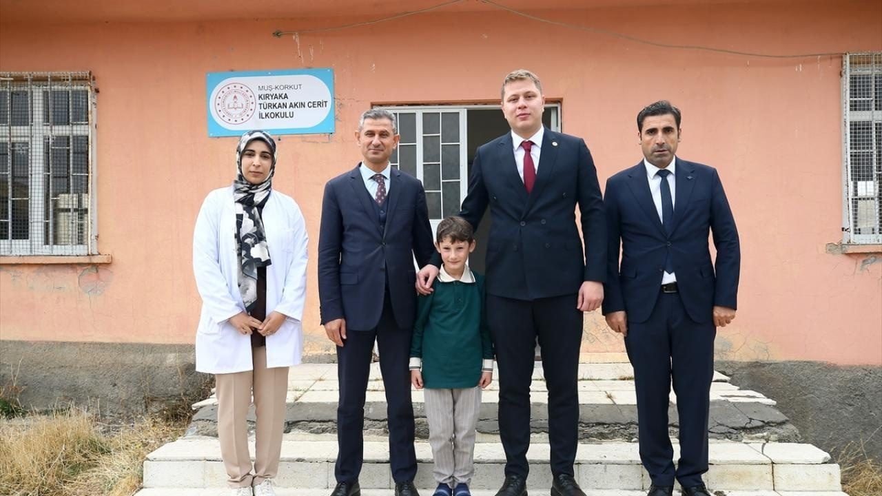 Foto - O köy okulunun tek öğrencisi! Artık Gizem öğretmene emanet