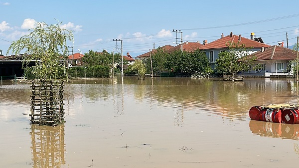 Foto - O köy sular altında kaldı! Bakın sel sularını nasıl aştı