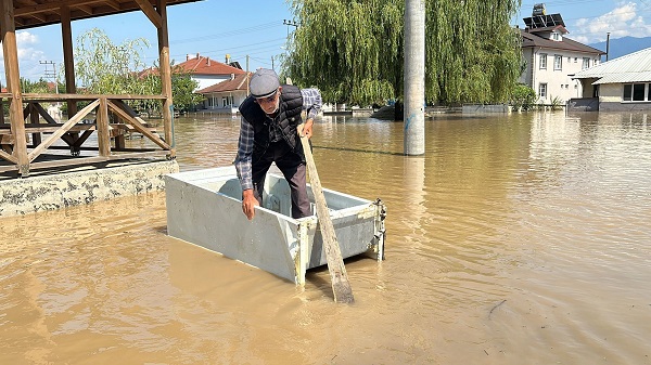 Foto - O köy sular altında kaldı! Bakın sel sularını nasıl aştı