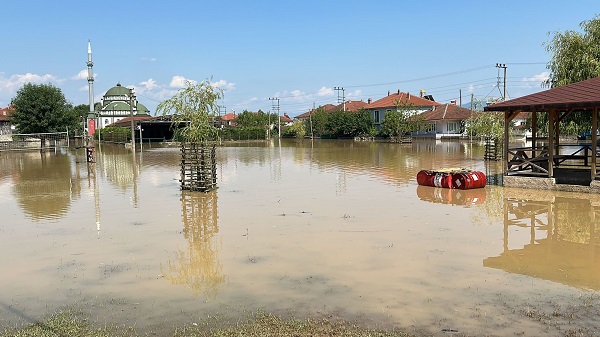 Foto - O köy sular altında kaldı! Bakın sel sularını nasıl aştı