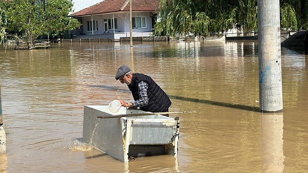 Foto - O köy sular altında kaldı! Bakın sel sularını nasıl aştı