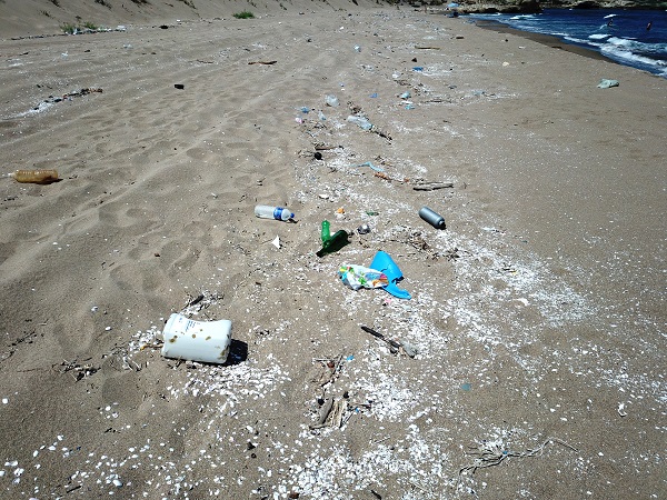 Foto - O kumsal çöpten görünmez hale geldi