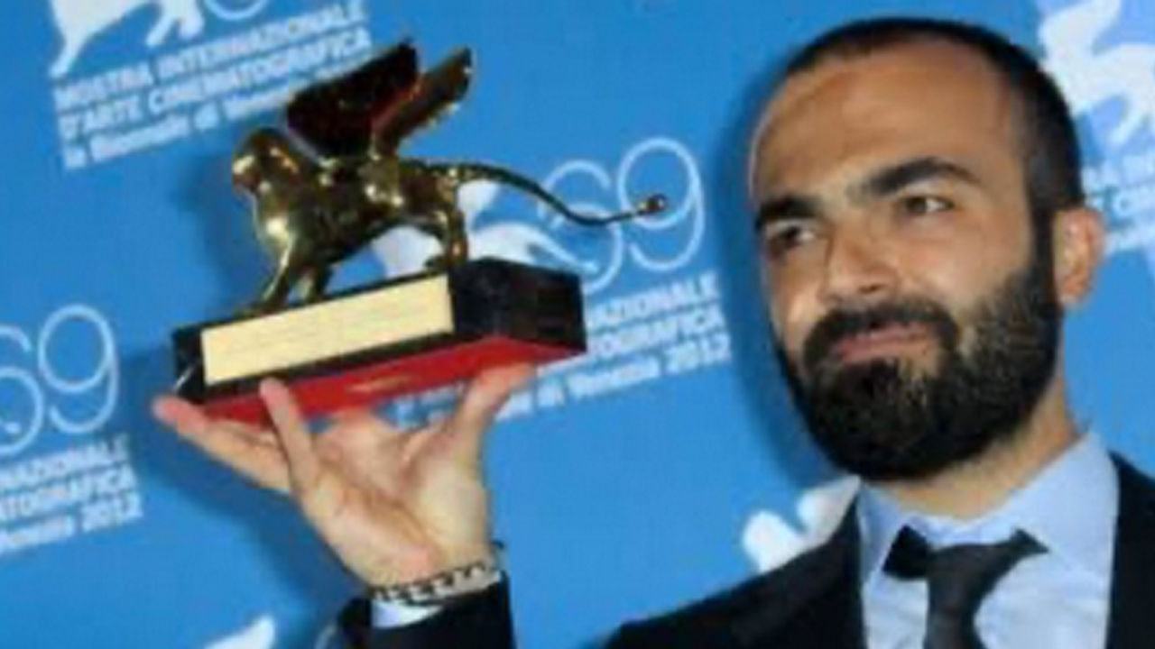 O küstah senariste tokat gibi cevap geldi! Seni hadsiz herif!