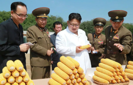 Foto - O lider en büyük füzeyi arkasına alarak duyurdu! Görüntüler dünyaya servis edildi