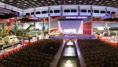 Foto - O lider en büyük füzeyi arkasına alarak duyurdu! Görüntüler dünyaya servis edildi