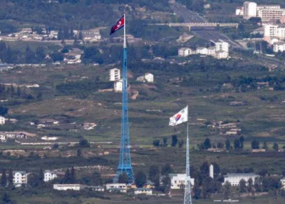 Foto - O lider en büyük füzeyi arkasına alarak duyurdu! Görüntüler dünyaya servis edildi
