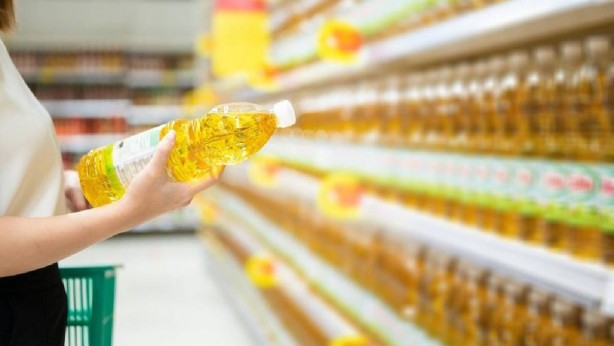 Foto - O market, ayçiçek yağı fiyatlarını düşürdükçe düşürdü! Dev indirim yaptılar! Fiyatlar çakıldı, stok yapılmaya başlandı