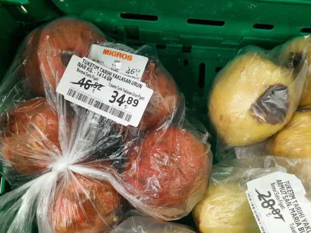 Foto - O market zincirinde skandal görüntü! Bir de utanmadan bunu yapmışlar! Vicdanınız kurusun