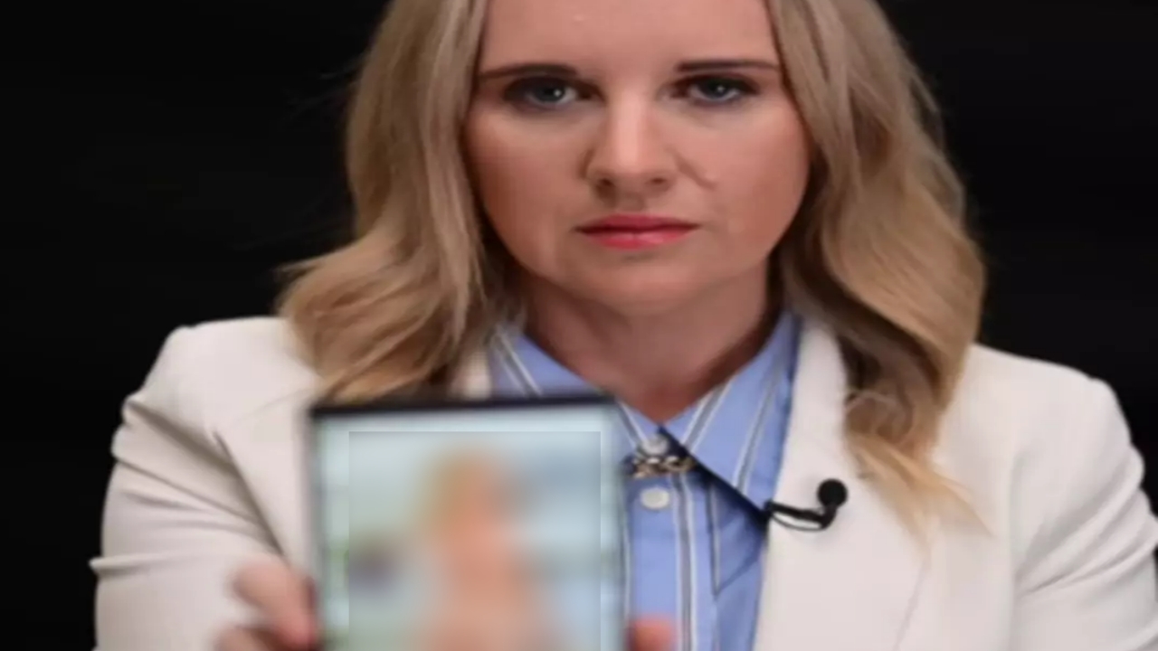 Foto - O milletvekili Meclis’te çıplak resmini gösterdi! Böyle eylem görülmedi