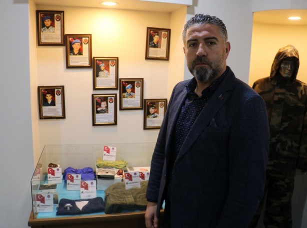 O müzedeki detay yürekleri parçaladı! Kandil destekli Meral ve Kemal bakıp bakıp utansın