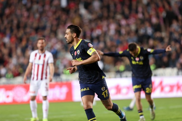 Foto - O oyuncular İsmail Kartal'ı parmağında oynatıyor: Fenerbahçe'de Beşiktaş derbisi öncesi olay iddia...