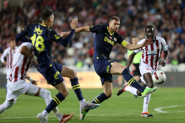 Foto - O oyuncular İsmail Kartal'ı parmağında oynatıyor: Fenerbahçe'de Beşiktaş derbisi öncesi olay iddia...