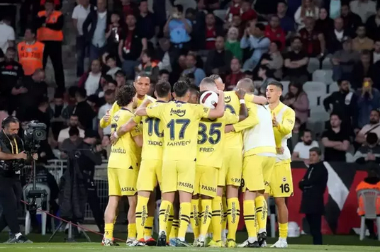 O oyuncular İsmail Kartal'ı parmağında oynatıyor: Fenerbahçe'de Beşiktaş derbisi öncesi olay iddia...