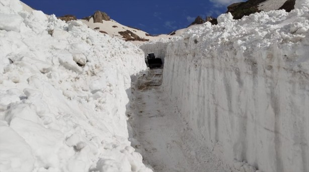O şehirde hala kar ile mücadele ediliyor!