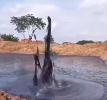 Foto - O şehrimizden petrol fışkırıyor! Kimseler neler olduğunu anlayamadı, görüntüler Türkiye'yi ayağa kaldırdı