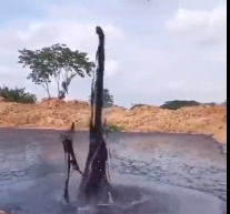 Foto - O şehrimizden petrol fışkırıyor! Kimseler neler olduğunu anlayamadı, görüntüler Türkiye'yi ayağa kaldırdı
