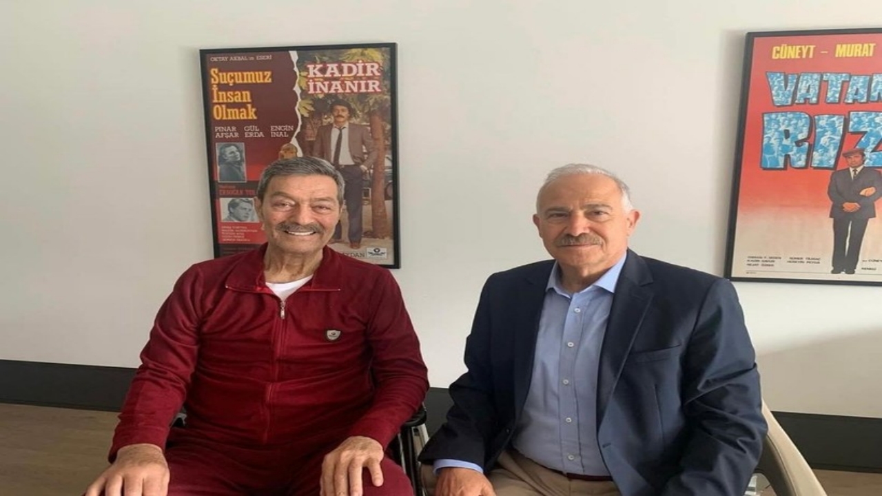 Foto - O siyasetçi, Kadir İnanır’ı evinde ziyaret etti! Ünlü sanatçının son halini görenler, gözlerine inanamadı