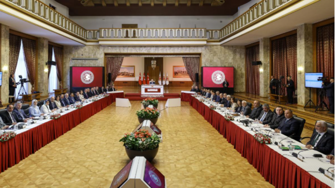 Foto - O sözler çok doğru neden rahatsız oldunuz? DEM Parti Terörsüz Türkiye Komisyonu’nu terk etti 