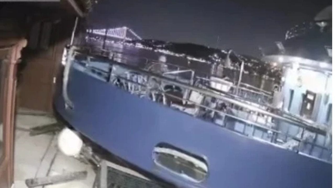 Foto - O sözleri yeniden gündem oldu! Ünlü ismin Boğaz’daki tarihi yalısına yolcu vapuru çarptı 