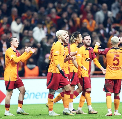 O tarihi bekleyin dedi... Derbi hezimeti sonrası Okan Buruk biletleri kesiyor!