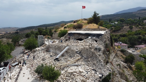 Foto - O türbe molozlar arasında kaldı