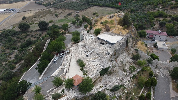 Foto - O türbe molozlar arasında kaldı