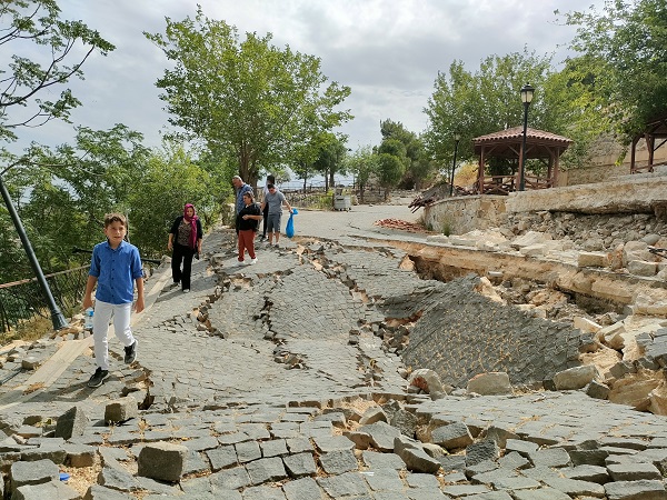Foto - O türbe molozlar arasında kaldı