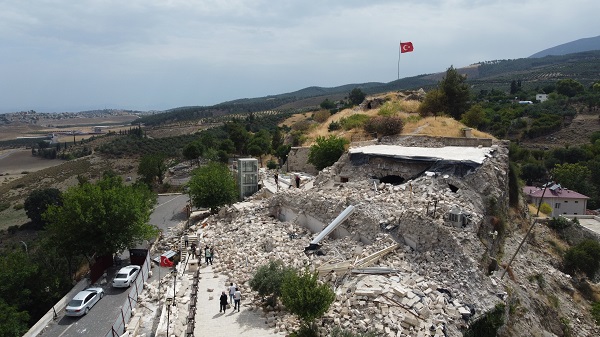 Foto - O türbe molozlar arasında kaldı