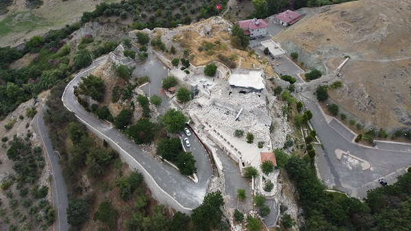 Foto - O türbe molozlar arasında kaldı