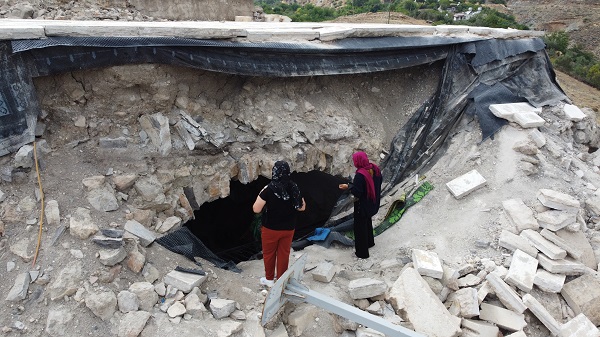 O türbe molozlar arasında kaldı
